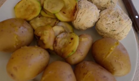 Kuchnia: Przepis na pulpety drobiowe z ziemniakami i cukinią