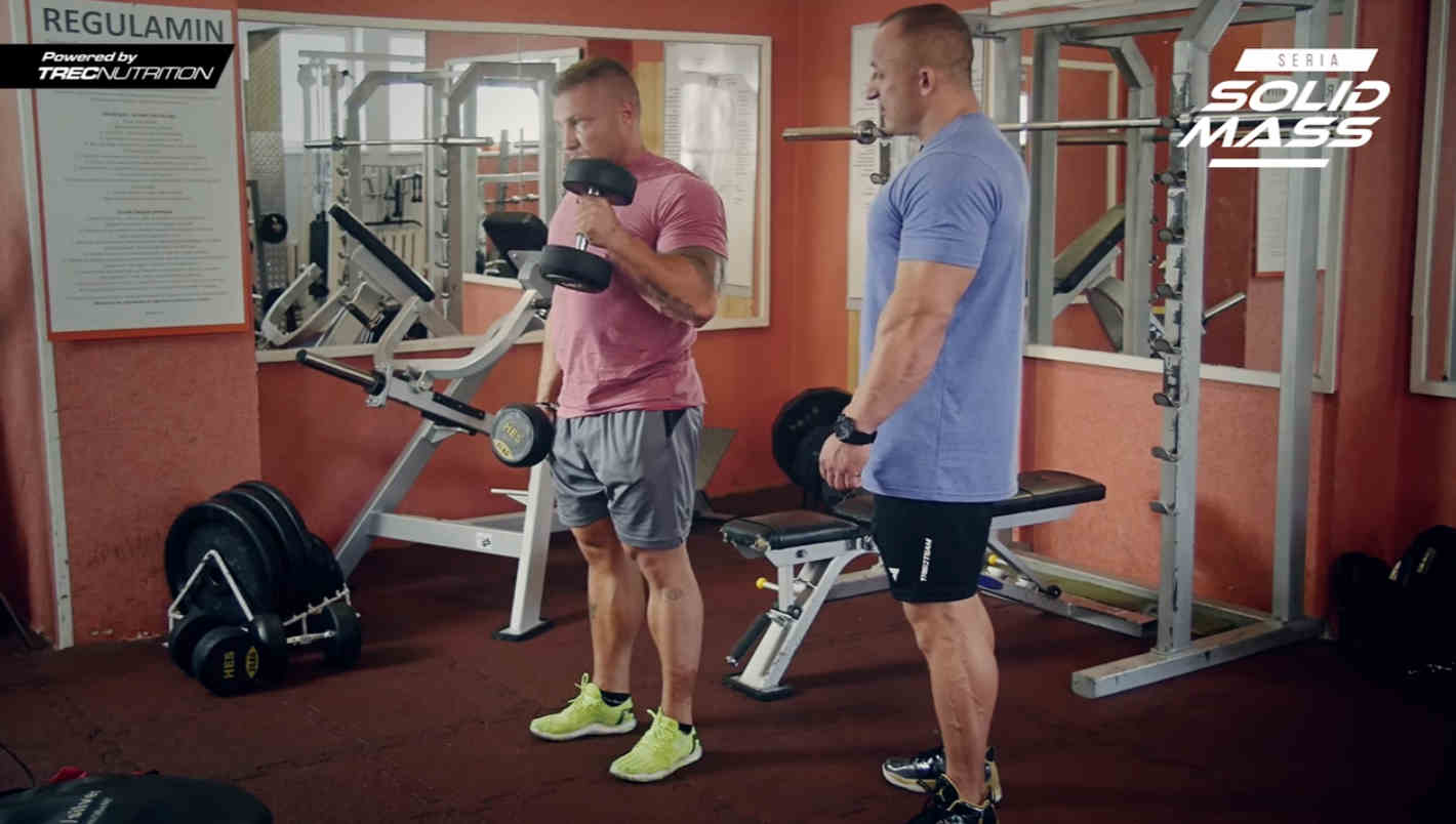 Ćwiczenia na biceps z Tomaszem Lechem