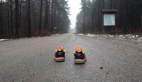 Jak bezpiecznie trenować bieganie w okresie jesienno -zimowym.