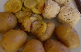 Kuchnia: Przepis na pulpety drobiowe z ziemniakami i cukinią