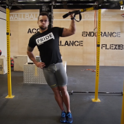 Ćwiczenia na biceps: Uginanie przedramienia bokiem do TRX 