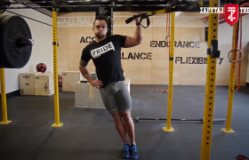 Ćwiczenia na biceps: Uginanie przedramienia bokiem do TRX 