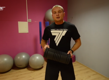 Rozciąganie (rozbijanie zgrubień na mięśniach z Foam Rollerem) - Trening funkcjonalny w sporcie 