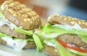 Hamburger wołowy, Kurczak w sosie miętowym: Kuchnia kulturysty - Michał Karmowski 
